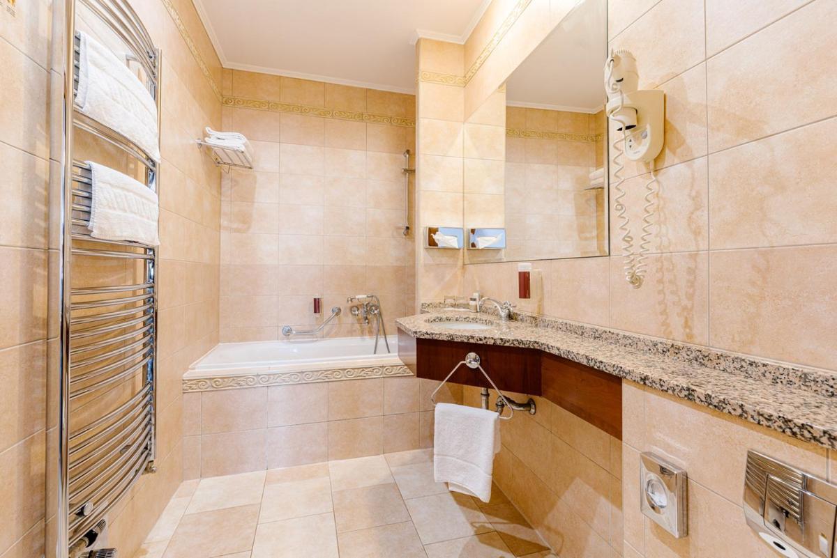 Grandhotel Zvon מלון